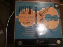 Album herunterladen Mozart, Members Of The Vienna Octet - Quintet In A Major for Clarinet And Strings