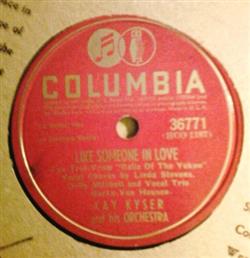 lyssna på nätet Kay Kyser And His Orchestra - Like Someone In Love Ac cent tchu ate The Positive
